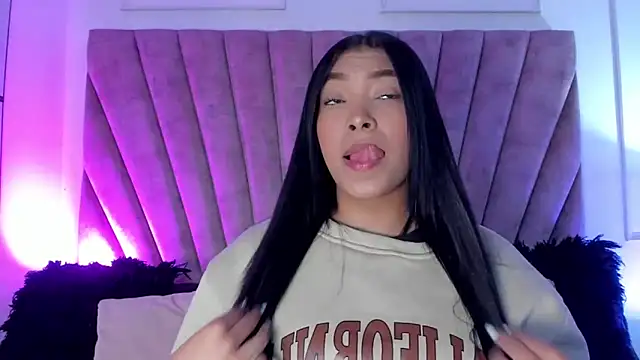 KarolRojas  online show from 11-03-25, 11:22