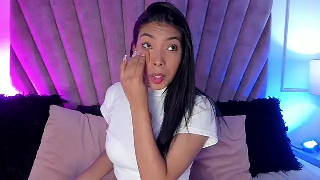 KarolRojas  online show from 11-10-25, 12:15