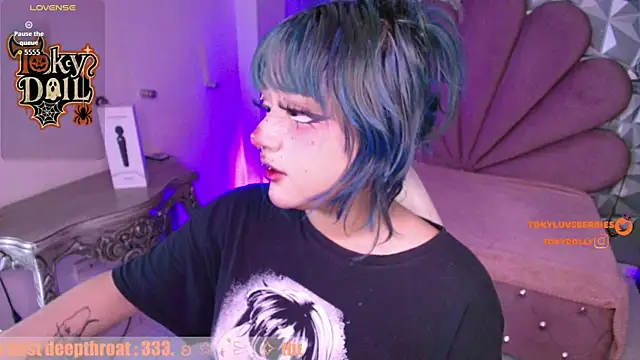 Snapshot of toky_doll chatting on 10-23-25, 08:40 toky doll online show from 10-23-25, 08:40