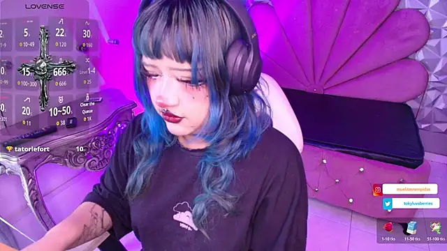 Snapshot of toky_doll chatting on 11-19-25, 08:53 toky doll online show from 11-19-25, 08:53