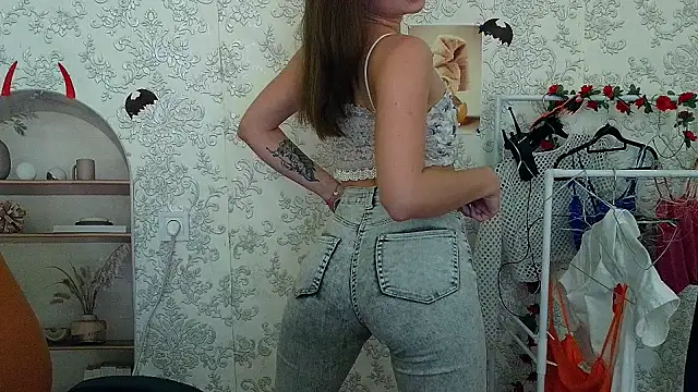  Barbie Kiss  online show from 11-01-25, 10:39