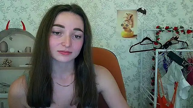  Barbie Kiss  online show from 11-01-25, 10:45