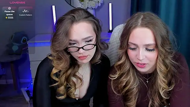 Snapshot of YaraKroft_ chatting on 11-29-25, 05:49 YaraKroft online show from 11-29-25, 05:49