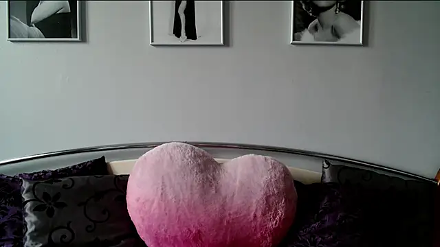 Snapshot of sexyjennyeu chatting on 02-12-25, 01:16 sexyjennyeu online show from 02-12-25, 01:16