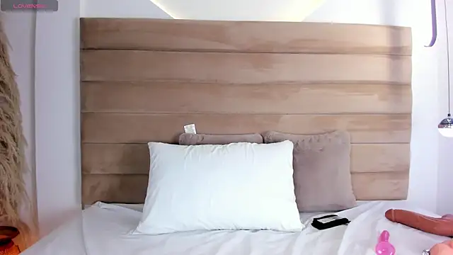 Snapshot of IsabellaJonns chatting on 01-12-25, 07:21 IsabellaJonns online show from 01-12-25, 07:21