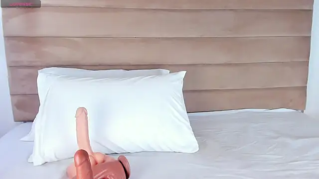 Snapshot of IsabellaJonns chatting on 02-11-25, 04:22 IsabellaJonns online show from 02-11-25, 04:22