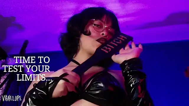 vanelope11 online show from 10-26-25, 06:14