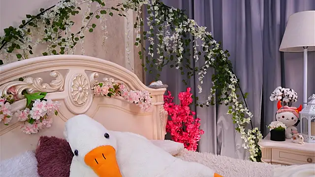 Snapshot of MonaEldon chatting on 11-24-25, 02:33 MonaEldon online show from 11-24-25, 02:33