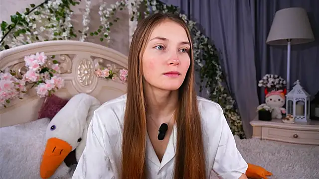 Snapshot of MonaEldon chatting on 12-03-25, 02:41 MonaEldon online show from 12-03-25, 02:41