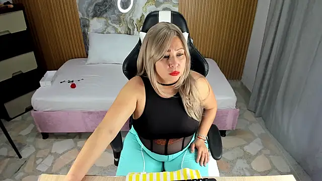 Danna topless online show from 01-16-25, 11:58