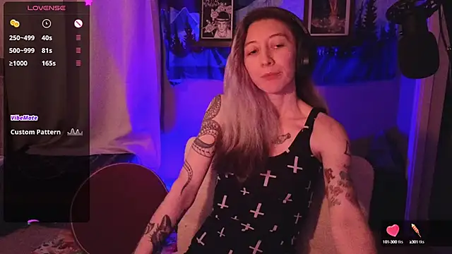 Snapshot of lovelylucyy chatting on 12-02-24, 01:03 lovelylucyy online show from 12-02-24, 01:03