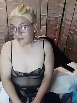 Snapshot of JOSSYANNE chatting on 10-09-25, 06:00 JOSSYANNE online show from 10-09-25, 06:00