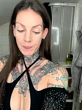 Snapshot of BrownieyQueen chatting on 11-05-25, 05:13 BrownieyQueen online show from 11-05-25, 05:13