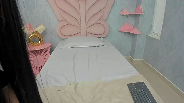 Snapshot of MaddyCute4u chatting on 02-12-25, 02:43 MaddyCute4u online show from 02-12-25, 02:43