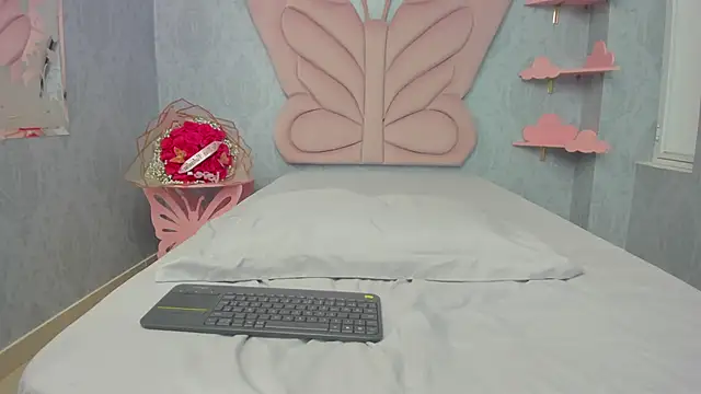 Snapshot of MaddyCute4u chatting on 02-14-25, 06:19 MaddyCute4u online show from 02-14-25, 06:19