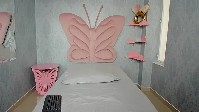 Snapshot of MaddyCute4u chatting on 02-19-25, 04:55 MaddyCute4u online show from 02-19-25, 04:55