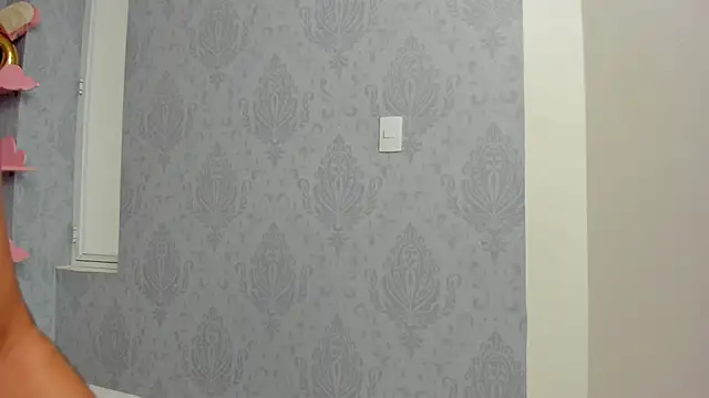 Snapshot of MaddyCute4u chatting on 02-20-25, 06:02 MaddyCute4u online show from 02-20-25, 06:02