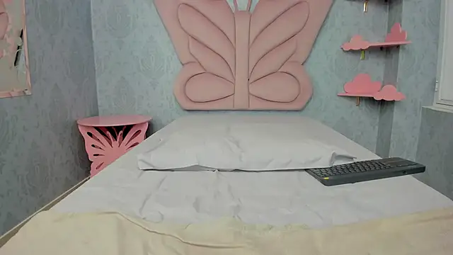 Snapshot of MaddyCute4u chatting on 02-24-25, 03:20 MaddyCute4u online show from 02-24-25, 03:20