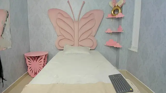 Snapshot of MaddyCute4u chatting on 02-26-25, 11:52 MaddyCute4u online show from 02-26-25, 11:52