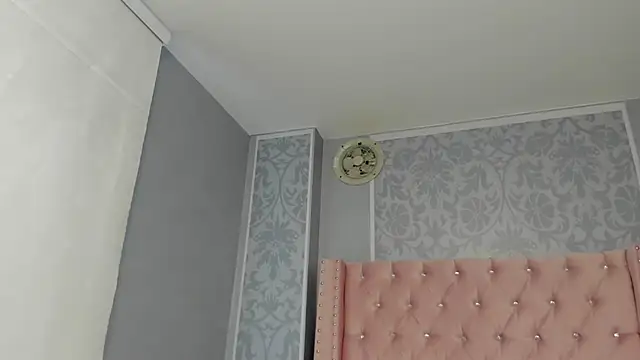 Snapshot of MaddyCute4u chatting on 03-14-25, 03:03 MaddyCute4u online show from 03-14-25, 03:03