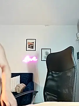 Snapshot of helena_smith chatting on 11-05-25, 04:01 helena smith online show from 11-05-25, 04:01