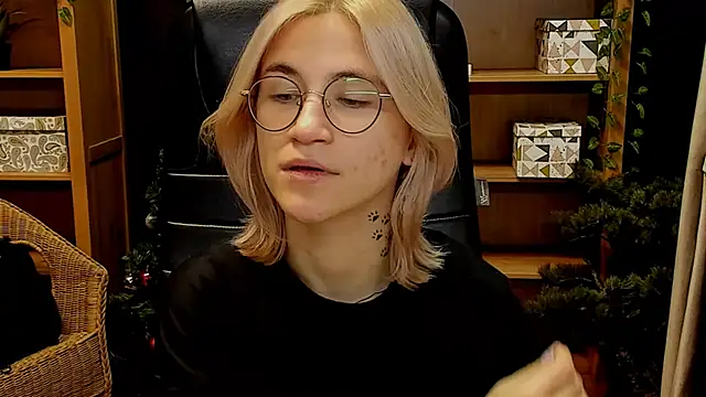 Moon13152 online show from 12-12-24, 03:16