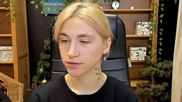 Moon13152 online show from 12-23-24, 04:06