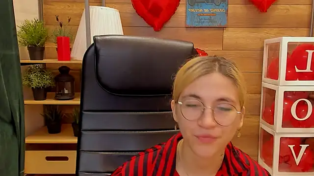 Moon13152 online show from 02-25-25, 03:38