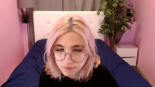 Moon13152 online show from 03-22-25, 06:58