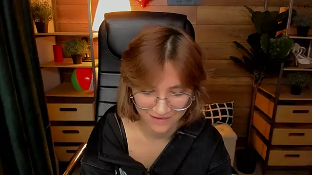 Moon13152 online show from 10-16-25, 09:05