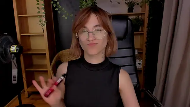 Moon13152 online show from 10-21-25, 04:08