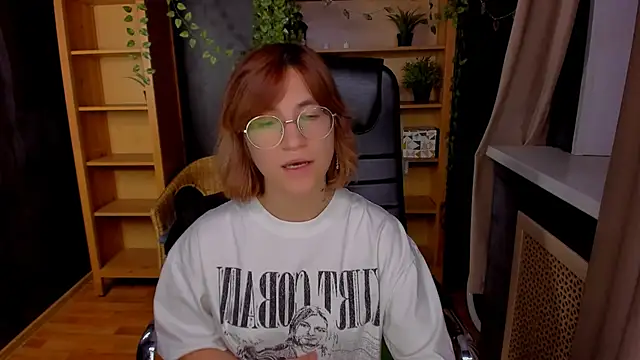 Moon13152 online show from 10-24-25, 09:22