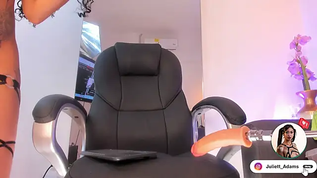 Juliett Adams  online show from 10-18-25, 01:08