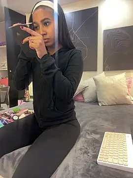 Snapshot of GabrielaLugo chatting on 02-25-26, 11:53 GabrielaLugo online show from 02-25-26, 11:53