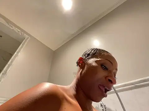 Snapshot of wynterheat chatting on 12-11-24, 12:23 wynterheat online show from 12-11-24, 12:23