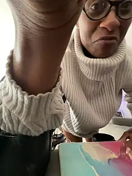 Snapshot of wynterheat chatting on 12-14-24, 05:36 wynterheat online show from 12-14-24, 05:36