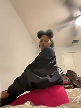 Snapshot of wynterheat chatting on 01-24-25, 12:31 wynterheat online show from 01-24-25, 12:31