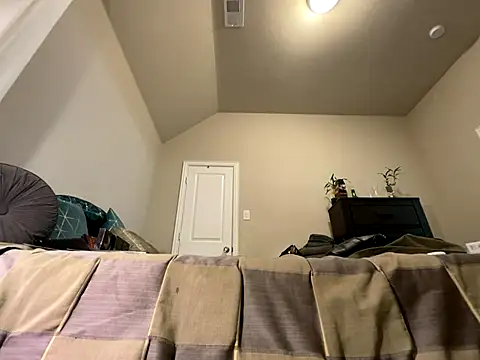 Snapshot of wynterheat chatting on 10-14-25, 05:08 wynterheat online show from 10-14-25, 05:08