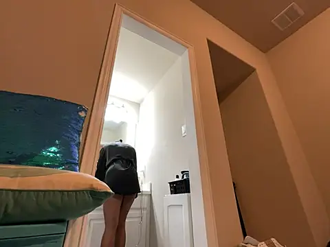 Snapshot of wynterheat chatting on 10-16-25, 07:53 wynterheat online show from 10-16-25, 07:53