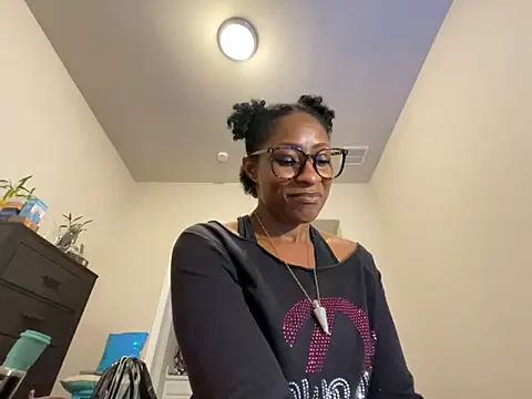 Snapshot of wynterheat chatting on 10-24-25, 06:21 wynterheat online show from 10-24-25, 06:21