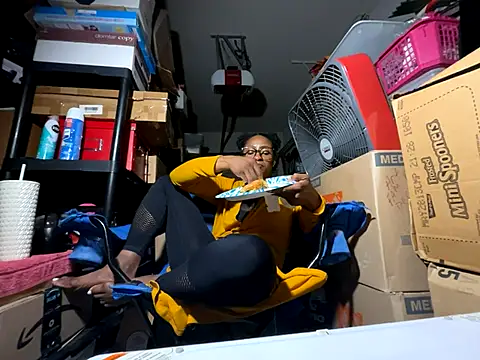 Snapshot of wynterheat chatting on 10-27-25, 09:24 wynterheat online show from 10-27-25, 09:24