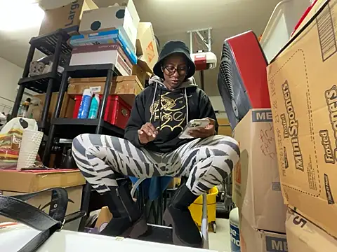 Snapshot of wynterheat chatting on 10-30-25, 04:58 wynterheat online show from 10-30-25, 04:58