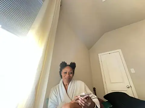 Snapshot of wynterheat chatting on 11-08-25, 05:23 wynterheat online show from 11-08-25, 05:23