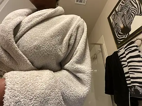 Snapshot of wynterheat chatting on 11-09-25, 01:42 wynterheat online show from 11-09-25, 01:42