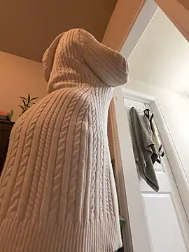 Snapshot of wynterheat chatting on 11-11-25, 06:24 wynterheat online show from 11-11-25, 06:24