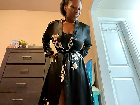 Snapshot of wynterheat chatting on 11-15-25, 05:38 wynterheat online show from 11-15-25, 05:38