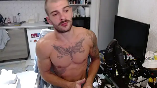 Snapshot of Greyoff chatting on 09-26-25, 01:15 Greyoff online show from 09-26-25, 01:15