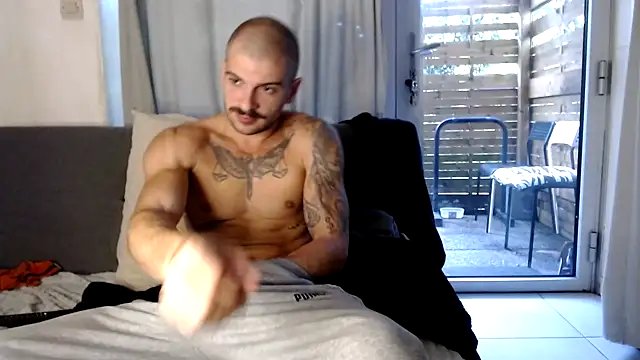 Snapshot of Greyoff chatting on 10-04-25, 02:15 Greyoff online show from 10-04-25, 02:15