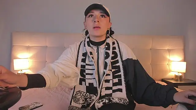 Zowi Hottiee online show from 02-05-25, 02:19