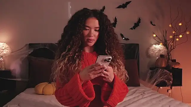 Denise Garciia online show from 10-29-25, 01:13